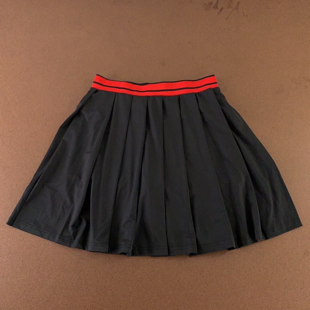The Delta Box Women's Size Large Black Red Striped Athletic Pleated Skort